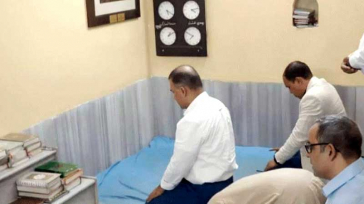 দরগাহ মসজিদে এশার নামাজ আদায় করলেন তারেক রহমান