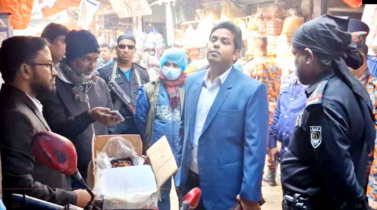  চাঁপাইনবাবগঞ্জে নিম্নমানের খেজুর মজুদ করায় ব্যবসায়ীকে জরিমানা