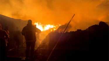 গাজীপুরে পুড়ে গেছে ঝুটের অর্ধশতাধিক গুদাম