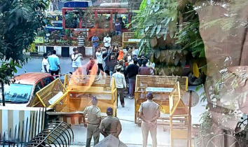 মুম্বাইয়ে বাংলাদেশ মিশনের সামনে হিন্দুত্ববাদী সংগঠনের বিক্ষোভ