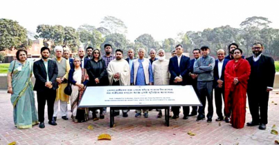 জুলাই স্মৃতি জাদুঘর ঘুরে দেখলেন প্রধান উপদেষ্টা