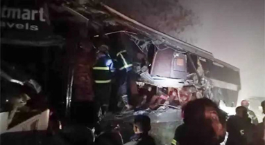 দাঁড়িয়ে থাকা ট্রাকে বাসের ধাক্কা, নৌবাহিনীর সদস্যসহ নিহত ৩