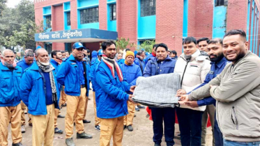 ঠাকুরগাঁওয়ে গ্রাম্য পুলিশ সদস্যদের মাঝে কম্বল বিতরণ
