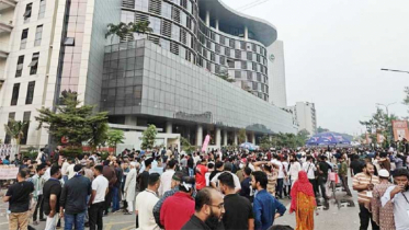 বিটিআরসিতে মোবাইল ফোন ব্যবসায়ীদের হামলা