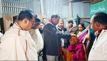 দুর্বৃত্তদের হাতে নিহত রাশেদুলের পরিবারের পাশে টুকু