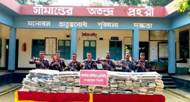 শেরপুর সীমান্ত দিয়ে পাচারকালে অর্ধকোটি টাকার চোরাই পণ্য জব্দ