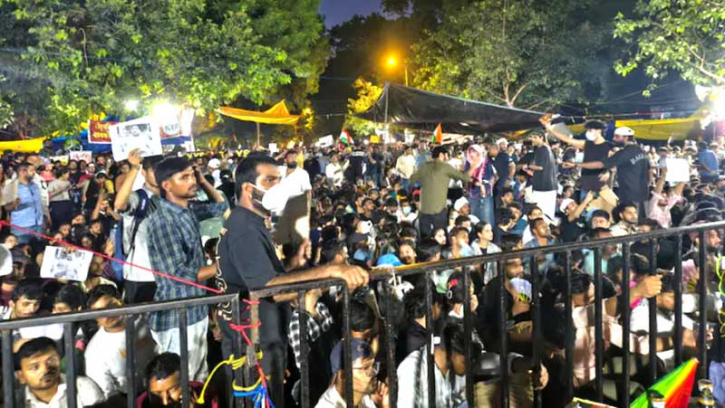 ফের দেশব্যাপী আন্দোলনের হুঁশিয়ারি ‘ককরোচ পার্টির’