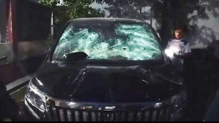 জামালপুরে বিএনপির এমপির গাড়িতে হামলা-ভাঙচুর