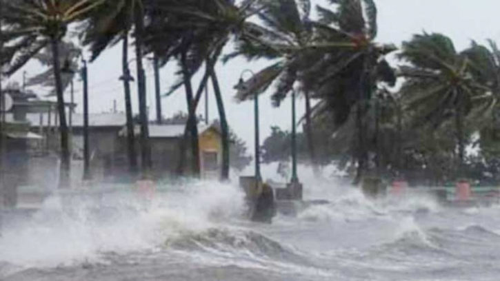 সকালের মধ্যে ১০ অঞ্চলে ঝড়-বৃষ্টির আভাস, নদীবন্দরে সতর্কবার্তা