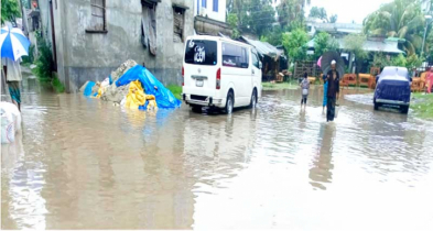 পাইকগাছা গুরুত্বপূর্ণ রাস্তা ও ড্রেন সংস্কার না করায় চরমদুর্ভোগ