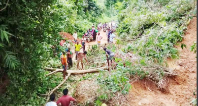 শ্রীবরদীতে  পাহাড় ধস, সীমান্ত সড়ক বন্ধ