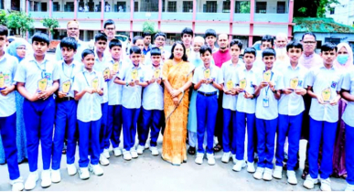 শেরপুর ভিক্টোরিয়া একাডেমির বৃত্তি পাওয়া শিক্ষার্থীদের সম্বর্ধনা 