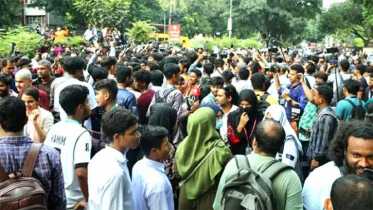 শিক্ষামন্ত্রীর পদত্যাগের দাবি বাদ দিয়ে ৬ প্রস্তাব শিক্ষার্থীদের