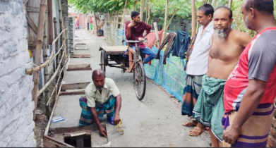 পাইকগাছায় উন্নয়ন কাজের নামে হরিলুট,ভাঙ্গার নির্দেশ