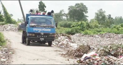 শেরপুরে নদীর পাশে ফেলা হচ্ছে পৌর বর্জ্য