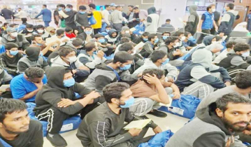 দেশে ফিরলেন লিবিয়ায় বন্দি থাকা ১৭৪ বাংলাদেশি
