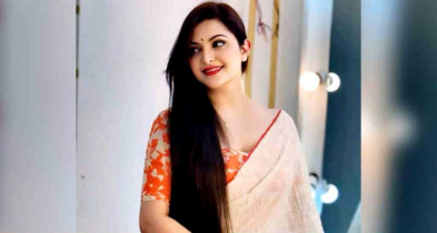 হঠাৎ হুইলচেয়ারে পরীমণি, ঘটনা কী
