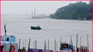 মোংলা বন্দরে ৩ নম্বর সতর্ক সংকেত,পণ্য খালাস বন্ধ