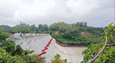 কাপ্তাই বাঁধের ১৬ গেইট ৬ ইঞ্চি খুলে দিয়েছে কর্তৃপক্ষ