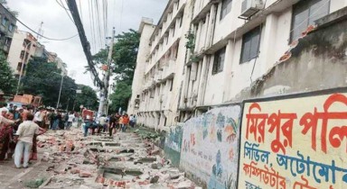 ঢাকায় টিসিবির পণ্য বিক্রির সময় হঠাৎ ধসে পড়ল দেয়াল, নিহত ২