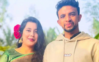 বিয়ের দাবিতে প্রেমিকের বাড়িতে প্রেমিকার অনশন, প্রেমিক লাপাত্তা