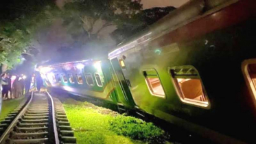 ময়মনসিংহে ট্রেনের ৩ বগি লাইনচ্যুত, রেল যোগাযোগ বন্ধ