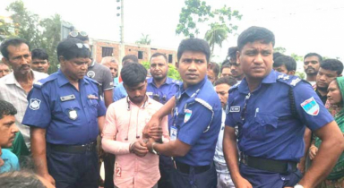 নড়াইলে ৫৯ বোতল এস্কাফসহ মাদক ব্যবসায়ী গ্রেফতার