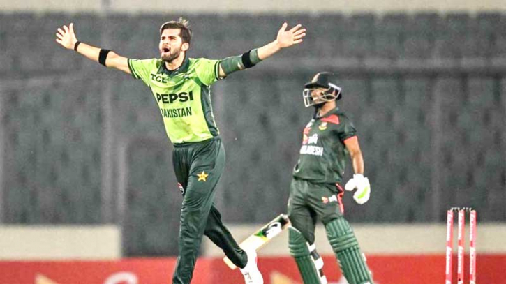 বাংলাদেশকে বড় ব্যবধানে হারিয়ে সমতায় ফিরল পাকিস্তান