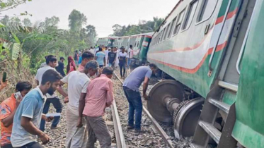উত্তরবঙ্গের সঙ্গে ২২ ঘণ্টা পর ট্রেন চলাচল স্বাভাবিক