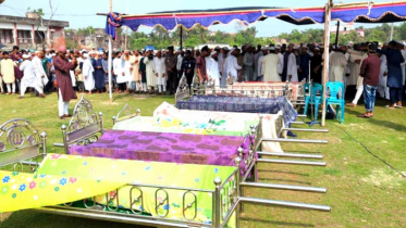 সড়ক দুর্ঘটনায় নিহত এক পরিবারের ৯ জনের জানাজা-দাফন সম্পন্ন