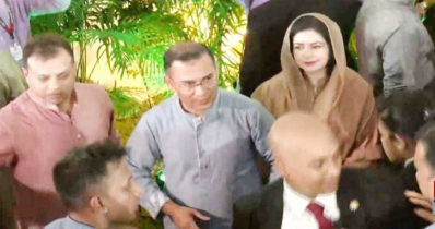 সর্বসাধারণের সঙ্গে ঈদের শুভেচ্ছা বিনিময় করছেন প্রধানমন্ত্রী